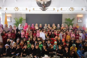 “Anak-anak TK Pertiwi Ramaikan Pendopo Bupati dengan Warna-warni Budaya Nusantara”