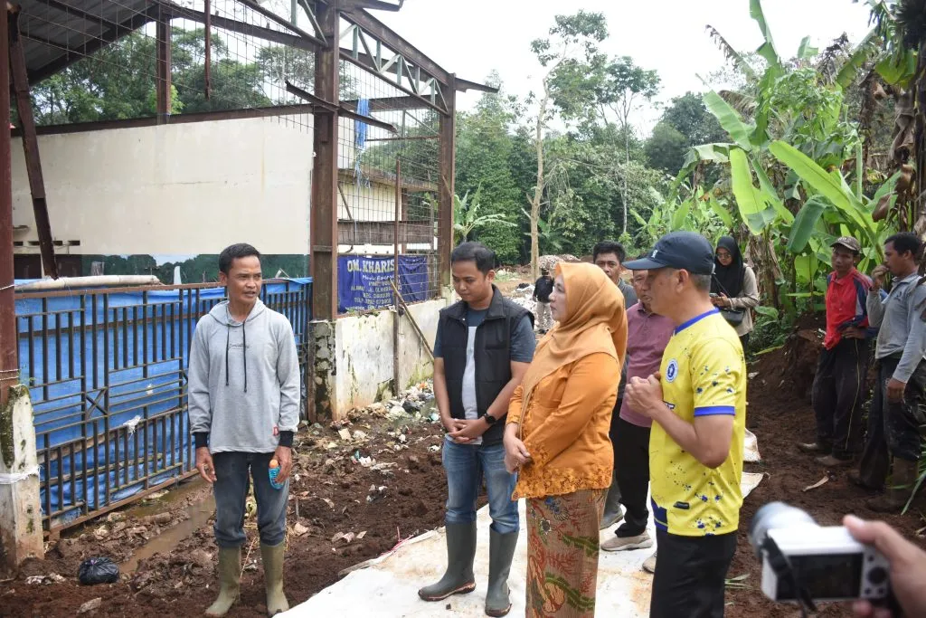 Selepas Hadiri Hari Kartini, Wabup Tuti Andriani Langsung Turun ke Lapangan Monitoring TPS3R Cipari: “Sampah Bukan Lagi Masalah Kalau Kita Bergerak Bersama”