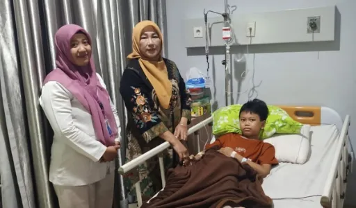 Tangis Haru di Wage: Arief Ripa’i Bangkit dari Derita TB Tulang, Keluarga Ucapkan Terima Kasih kepada Pemkab Kuningan dan Semua Pihak