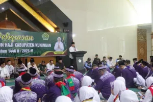 “Kloter 21 Resmi Diberangkatkan: Haru dan Doa Iringi 438 Calon Haji Kuningan Menuju Tanah Suci”