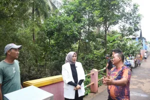 Jembatan Cipetir Disesaki Sampah, Wabup Kuningan Turun Tangan: “Pemuda Harus Jadi Garda Terdepan Lingkungan”