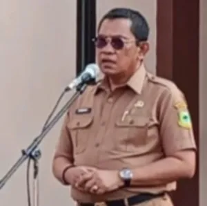 Sanksi Unik Tapi Elegan: Pegawai Diskopdagperin Kuningan yang Bolos Apel Kini Jadi Pemimpin Upacara