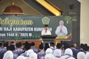 BUPATI DIAN RACHMAT YANUAR LEPAS JEMAAH CALON HAJI KABUPATEN KUNINGAN: “INI ADALAH PANGGILAN UNTUK MEREKA YANG TERPILIH”