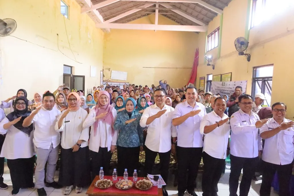 Negara Hadir di Dapur Warga: 230 Keluarga Desa Cimenga Terima Bantuan Pangan FSVA 2025