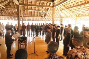 “Pelantikan Bernuansa Alam: 13 Pejabat Eselon II Kabupaten Kuningan Dirotasi, Bupati Tekankan Jabatan Sebagai Ladang Pengabdian”