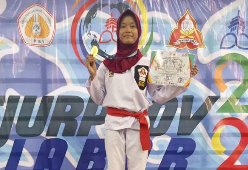 Putri Sidaraja Harumkan Kuningan di Kejuaraan Pencak Silat Pelajar se-Jawa Barat