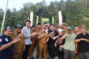 Jembatan Harapan di Atas Srigading: Ketika Gotong Royong, Doa, dan Kepemimpinan Menyatukan Dua Desa