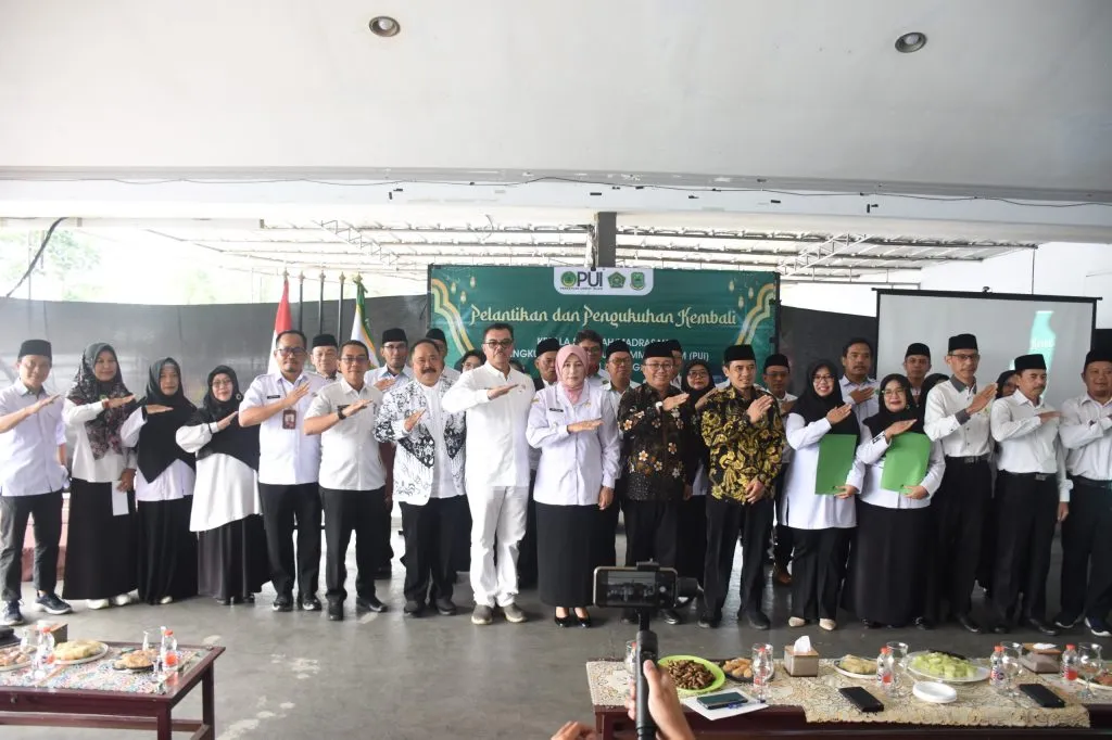 Wakil Bupati Kuningan Kukuhkan 32 Kepala Sekolah PUI: “Madrasah adalah Pilar Peradaban Akhlak”