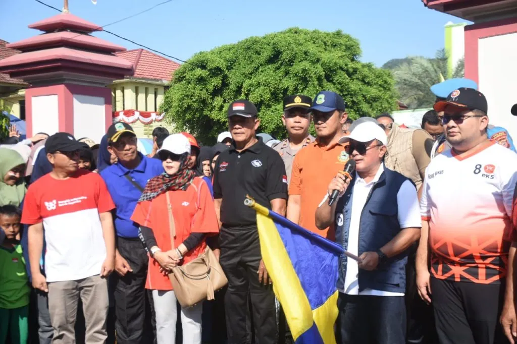Gebyar Jalan Santai HUT RI ke-80 di Ciwaru, Bupati Dian Rachmat Yanuar Lepas Ribuan Peserta dengan Semangat Merah Putih