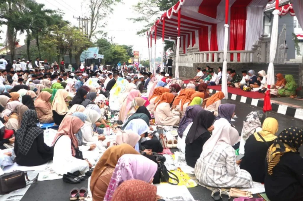 Doa Menggema di Jantung Kota, Ribuan Warga Kuningan Satukan Tekad Jaga Kedamaian