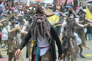 KARNAVAL BUDAYA KUNINGAN 527: RIBUAN WARGA TUMPAH RUAH, SEMANGAT GOTONG ROYONG MEMBAKAR JALAN SILIWANGI 🔥