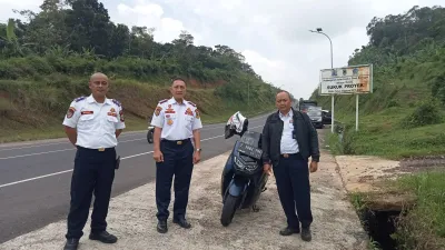 Penerangan Minim Jalan Kiai Hasan Maulani Jelang Idul fitri Gunung Belah Kini Mulai Dinyalakan