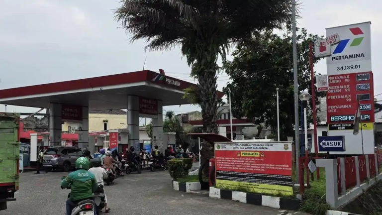 PT Pertamina resmi memberlakukan penyesuaian harga Bahan Bakar Minyak (BBM)