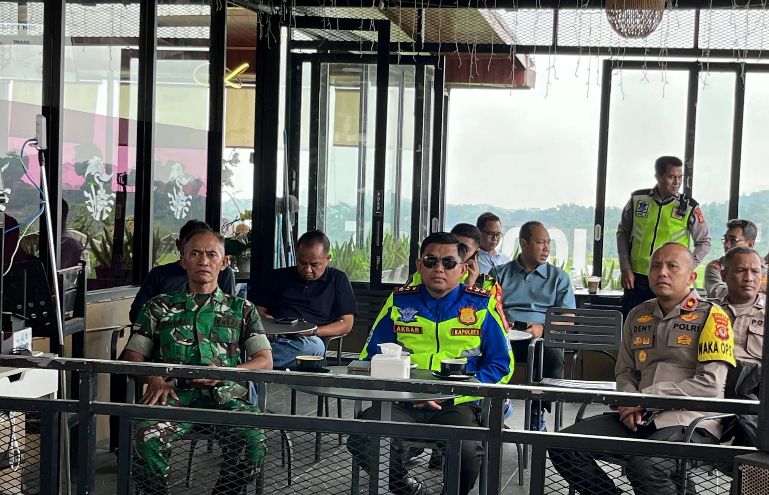 Kapolres Kuningan saat melaporkan Kondisi Kamtibmas di zam-zam pool Zoom Bersama Kapolri