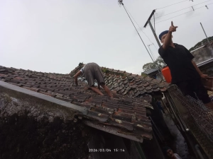 Angin Puting Beliung Terjang Pajambon Kramatmulya Kab Kuningan, 12 Rumah Warga Rusak