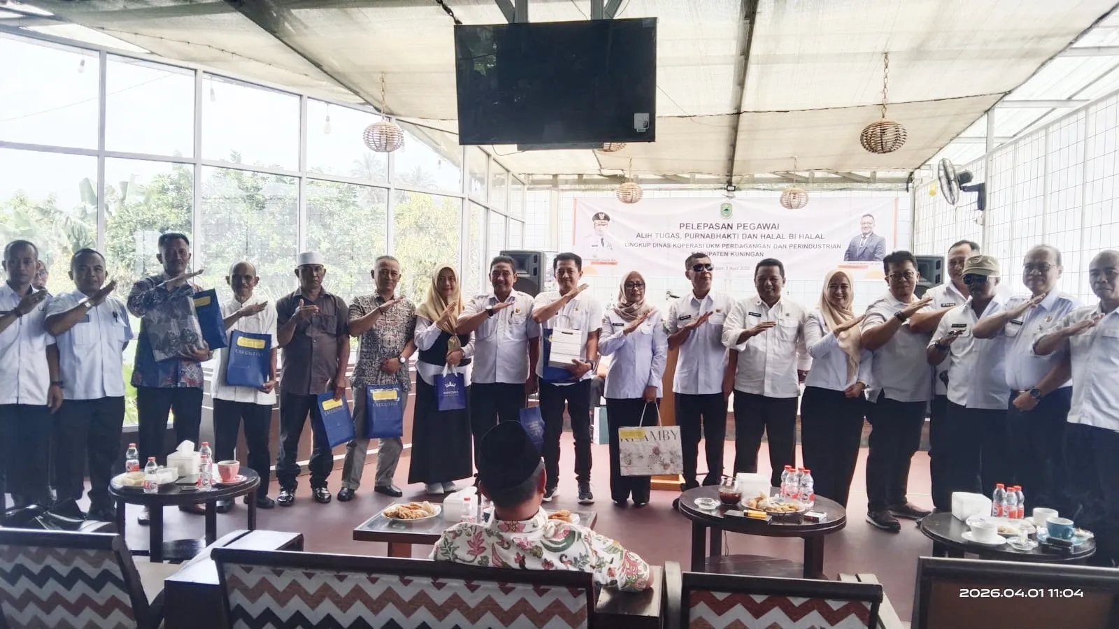 Hangat & Penuh Kebersamaan, Diskopdagperin Kuningan Gelar Pelepasan Purna Bhakti dan Halal Bihalal