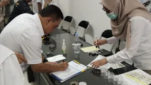 Bupati Kuningan memimpin langsung tes urine massal bagi jajaran Pemda