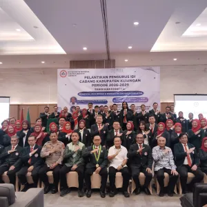Pelantikan Ketua IDI Kabupaten Kuningan Periode 2026–2029 Berlangsung Meriah, Dirangkai Halalbihalal dan Seminar