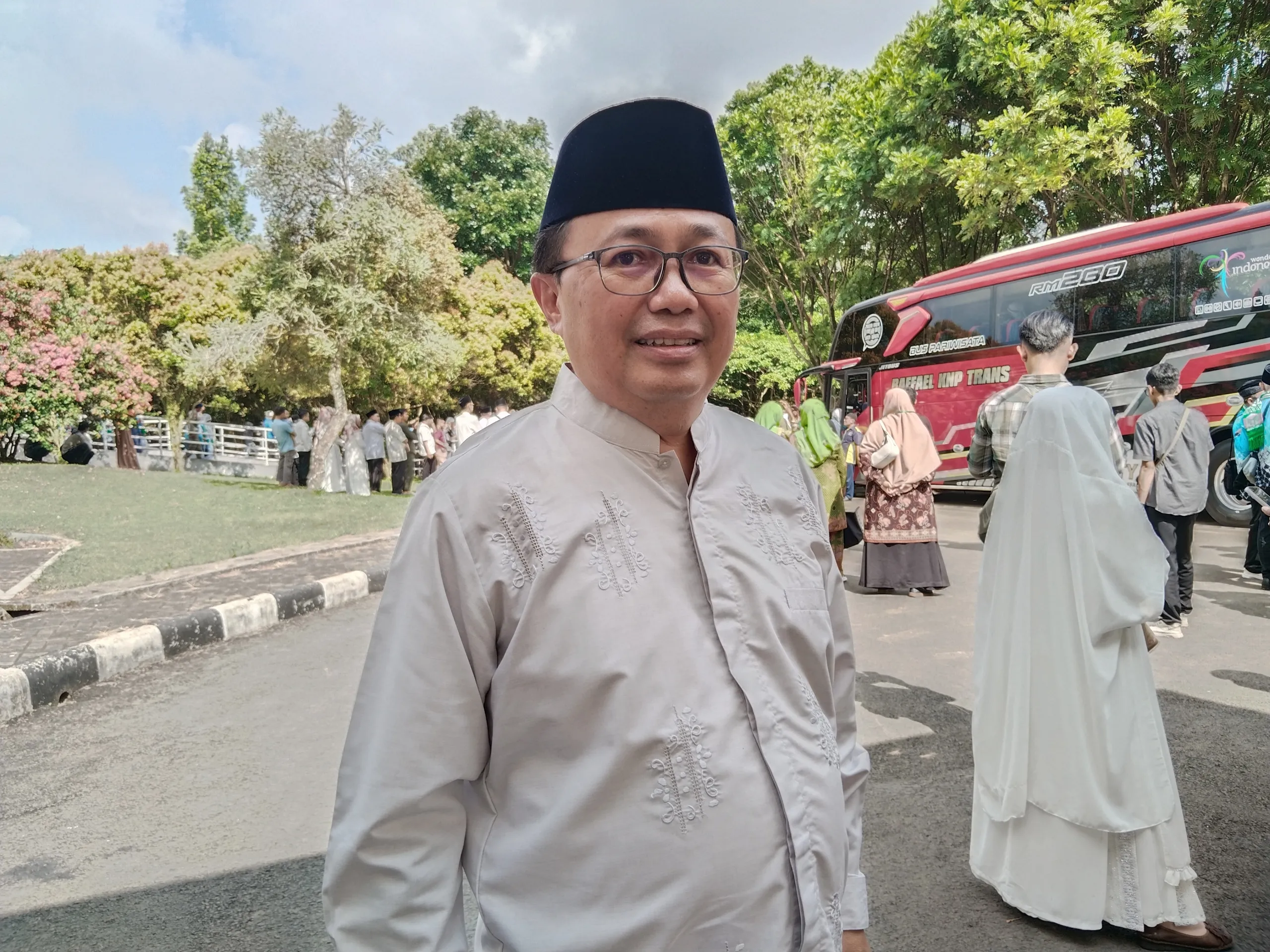 Pelepasan Jemaah Haji Kloter 8 Asal Kabupaten Kuningan: Kemenag Sampaikan Harapan dan Doa