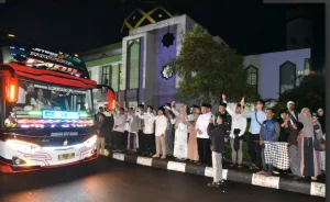 Subuh Penuh Haru, 243 Jemaah Haji Kuningan Kloter 39 Resmi Diberangkatkan ke Tanah Suci
