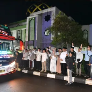 Subuh Penuh Haru, 243 Jemaah Haji Kuningan Kloter 39 Resmi Diberangkatkan ke Tanah Suci