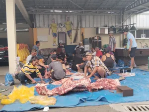 Rafael KNP Trans Berbagi Kebahagiaan Kurban untuk Warga Desa KalapaGunung