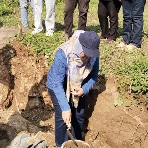 PELETAKAN BATU PERTAMA TPU DUSUN CANTILAN, WUJUD GOTONG ROYONG DAN KEPEDULIAN MASYARAKAT DESA LINGGAMEKAR