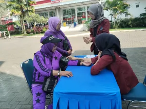 Mahasiswi Universitas Muhamadiyah Kuningan Gelar Cek Gratis Teliti Dampak Senam terhadap Tekanan Darah dan Jantung
