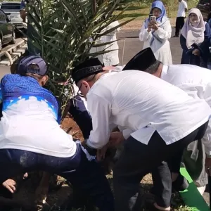 MUI Kabupaten Kuningan Luncurkan Program Terjemah Al-Qur’an 40 Jam, Tanam Empat Pohon Kurma Sebagai Simbol Keberkahan