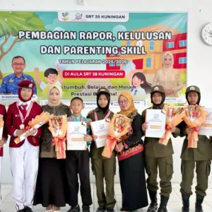 Bunda EL Bagikan 7 Prinsip Parenting di Perpisahan Siswa Sekolah Rakyat Terintegrasi 38 Kuningan