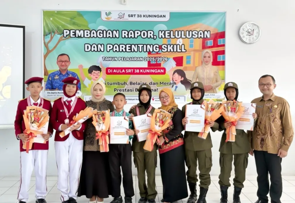 Bunda EL Bagikan 7 Prinsip Parenting di Perpisahan Siswa Sekolah Rakyat Terintegrasi 38 Kuningan