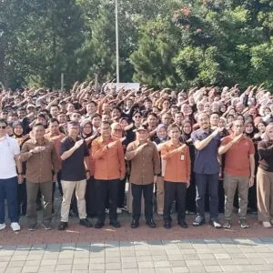 Apel kesiapsiagaan dan pelepasan 1.036 petugas Sensus Ekonomi 2026 Kabupaten Kuningan di Lapang Apel Pemkab Kuningan.