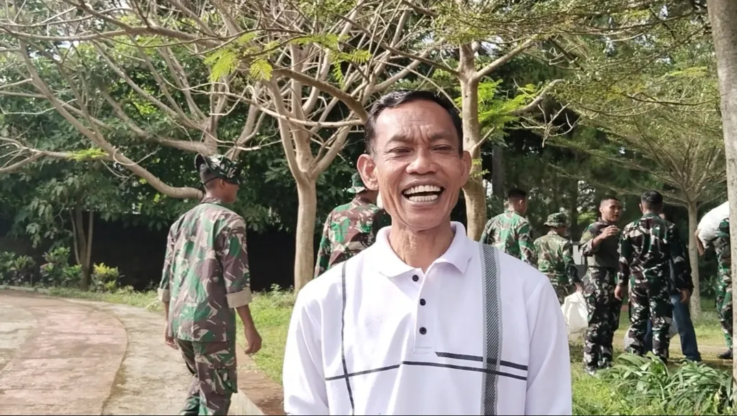 Gerakan Garpu Sendok Bersihkan Eceng Gondok Waduk Darma, Umar : Kolaborasi Besar Demi Ikon Wisata Kuningan yang Lebih Indah