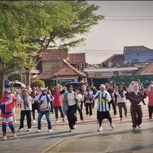 Jumat Bersepeda di Desa Garawangi, Bupati Kuningan Ajak Warga Hidup Sehat Sambil Berbagi untuk Sesama