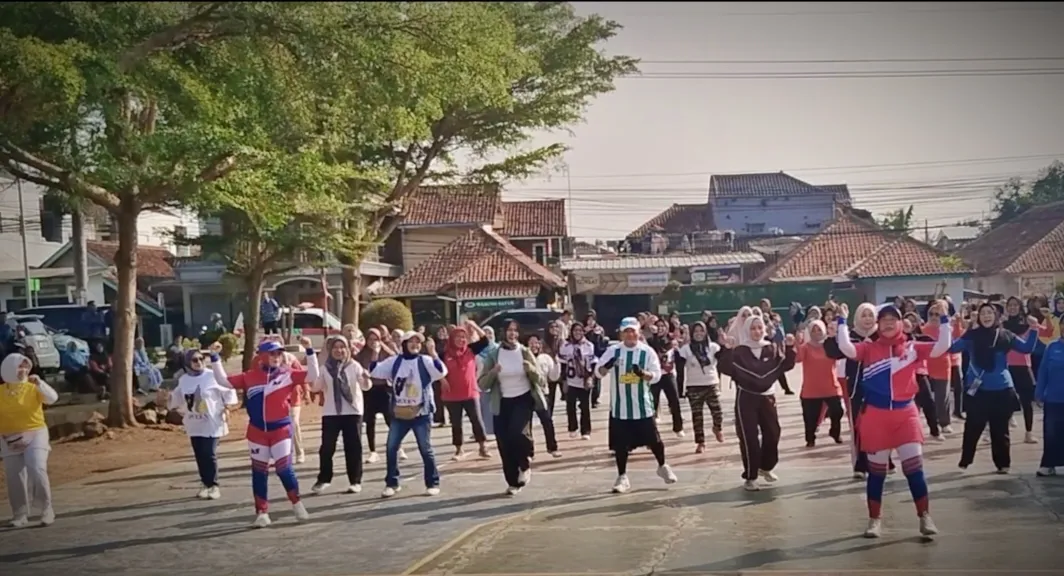 Jumat Bersepeda di Desa Garawangi, Bupati Kuningan Ajak Warga Hidup Sehat Sambil Berbagi untuk Sesama