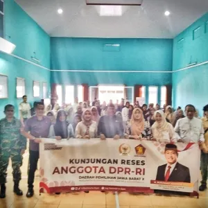 Reses di Pajambon, Rokhmat Ardiyan dan Wabup Tuti Perjuangkan Dana Bagi Hasil untuk Desa Penyangga Wisata Kuningan