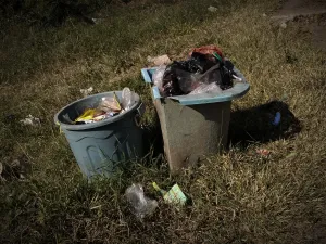 Sampah Menumpuk Sebulan, Warga Desa Timbang Cigandanekar Pertanyakan Pengelolaan Iuran: “Kalau Sampah Tak Diangkut, Uangnya ke Mana?”