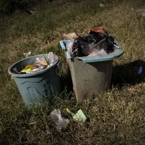 Sampah Menumpuk Sebulan, Warga Desa Timbang Cigandanekar Pertanyakan Pengelolaan Iuran: “Kalau Sampah Tak Diangkut, Uangnya ke Mana?”