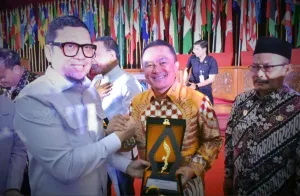 Bupati Kuningan Raih Penghargaan DPP LPM RI, Kolaborasi Pemberdayaan Masyarakat Jadi Sorotan