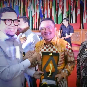 Bupati Kuningan Raih Penghargaan DPP LPM RI, Kolaborasi Pemberdayaan Masyarakat Jadi Sorotan