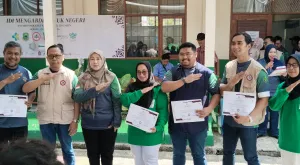 Wakil Bupati Kuningan Serahkan Sertifikat Kegiatan IDI, Tekankan Kepedulian Dokter terhadap Masyarakat yang Jauh dari Layanan Kesehatan