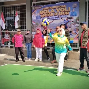 Semarak HUT RI 2026, Turnamen Bola Voli Antardusun Desa Caracas, Hj. Ela Helayati Ajak Warga Perkuat Persaudaraan Lewat Olahraga