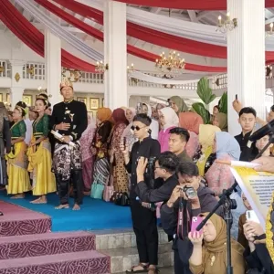 Ribuan Warga Tumpah Ruah Saksikan Seba Sapton dan Babarit, Meriahkan Hari Jadi ke-528 Kabupaten Kuningan 2026