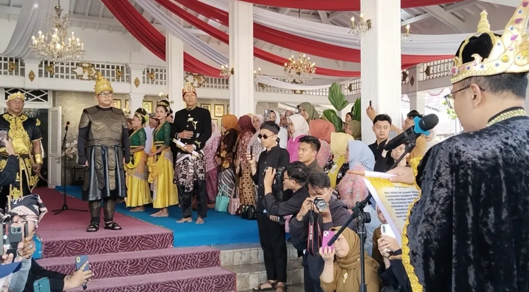 Ribuan Warga Tumpah Ruah Saksikan Seba Sapton dan Babarit, Meriahkan Hari Jadi ke-528 Kabupaten Kuningan 2026