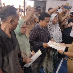 1.653 Sertifikat PTSL Diserahkan kepada Warga Cirendang, BPN Targetkan hingga 50 Ribu Sertifikat