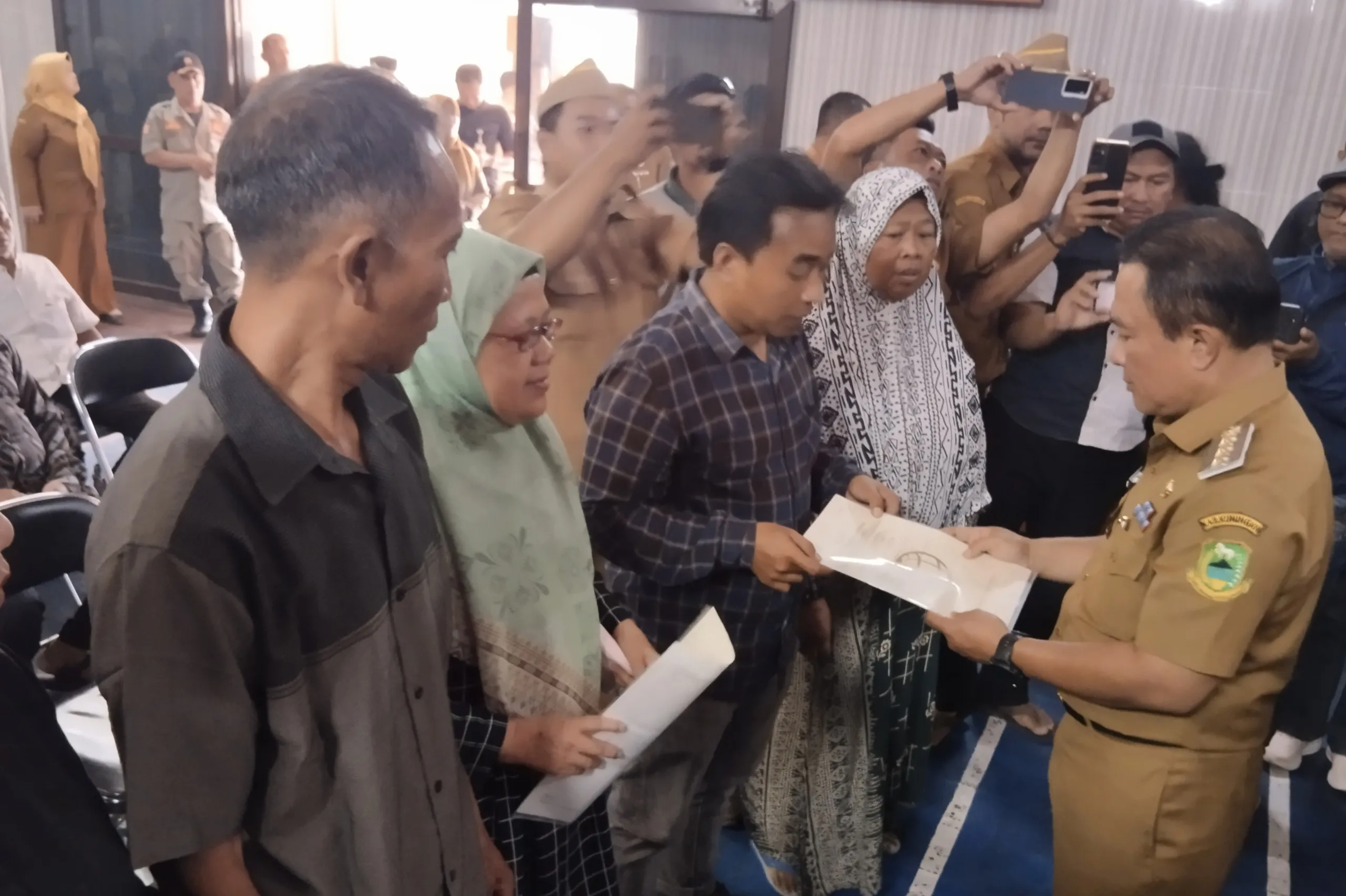 1.653 Sertifikat PTSL Diserahkan kepada Warga Cirendang, BPN Targetkan hingga 50 Ribu Sertifikat