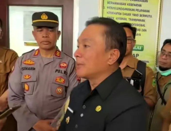 Diduga Keracunan Usai Santap MBG, Bupati Dian Langsung Jenguk Puluhan Siswa SMPN 2 Ciwaru di Puskesmas