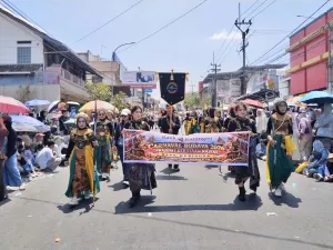 Meriah dan Penuh Warna, Bank Kuningan Unjuk “Prajurit Kajene” di Karnaval Budaya Kuningan ke-528