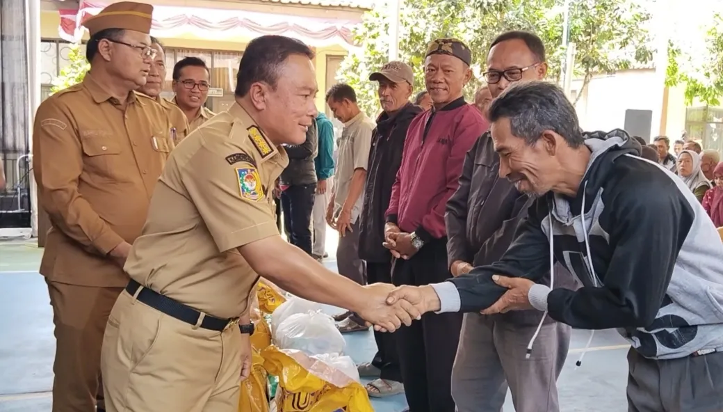 Kuningan Perkuat Pengembangan Ubi Jalar, 300 Petani Terima Bantuan Pupuk