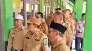 Camat Ciawigebang Dampingi Bupati Kuningan Tinjau SDN Cihirup 3 yang Ambruk, Perbaikan Masuk Prioritas 2026